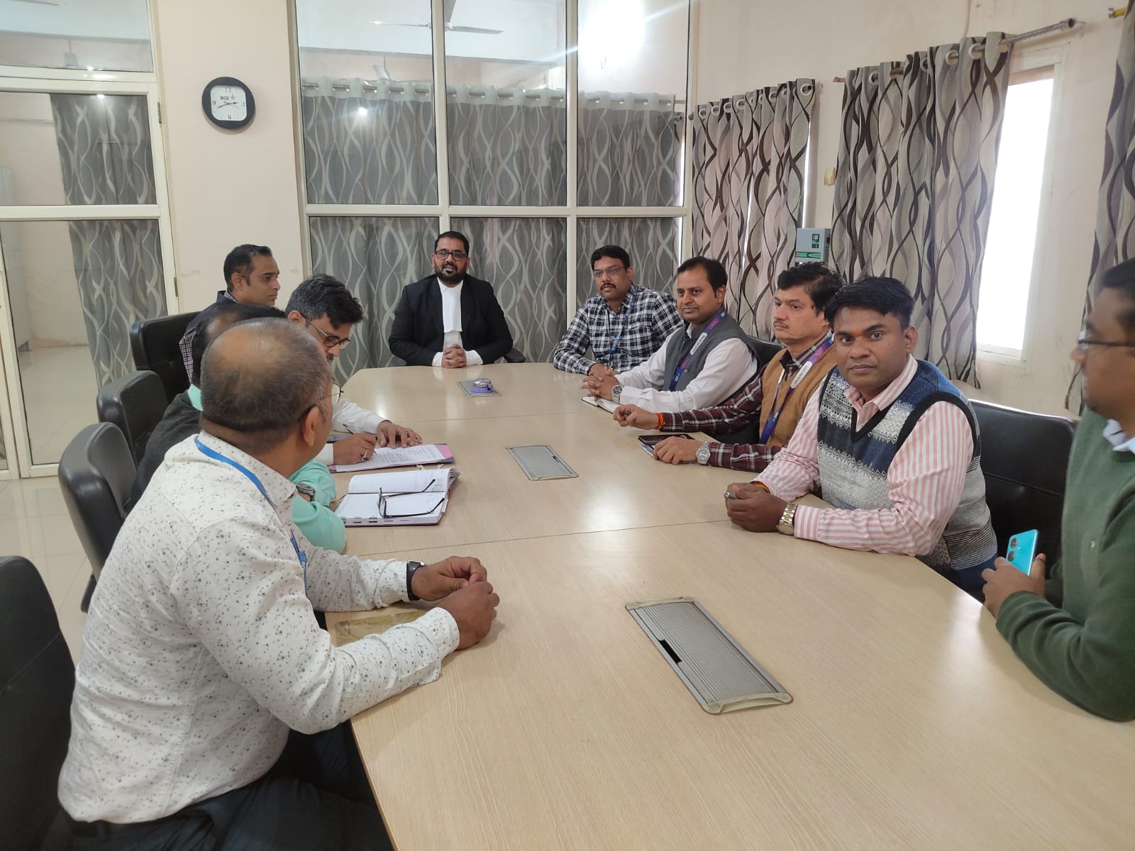 ⚖️🤝 13 दिसंबर की तैयारी! नेशनल लोक अदालत की पूर्व तैयारी हेतु बड़वानी में बैंक प्रबंधकों संग प्रिसीटिंग, नोडल अधिकारी ने अधिक से अधिक प्रकरण रैफर करने के निर्देश दिए!