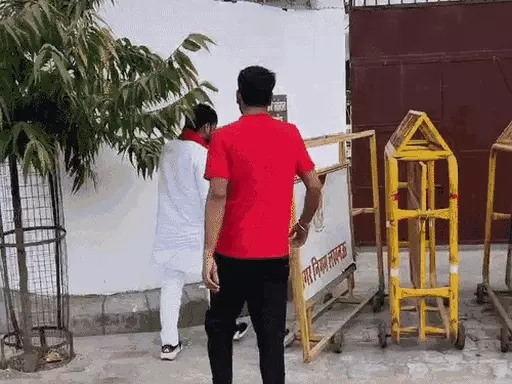 लखनऊ मेयर नेमप्लेट विवाद