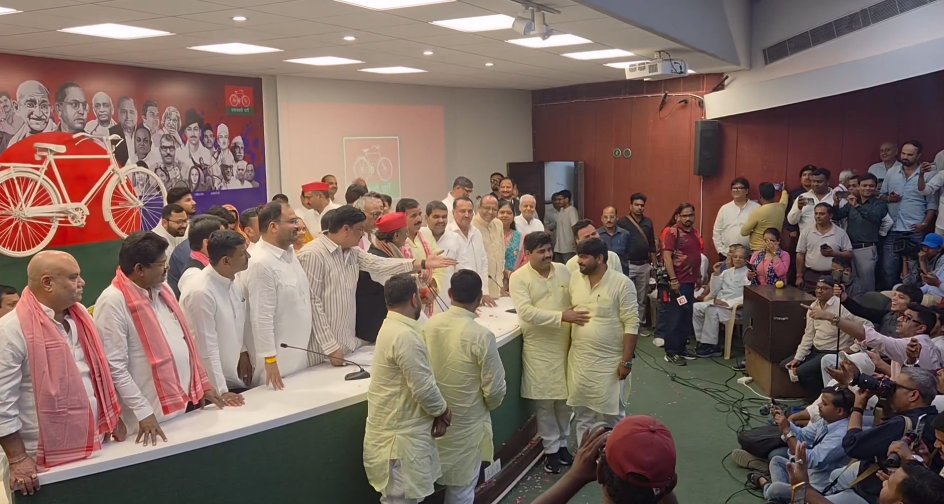 Bhawani Bhikh Shukla joins Samajwadi Party